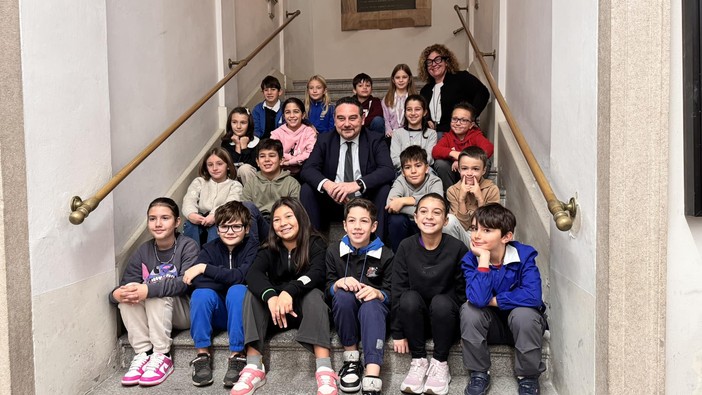 Novara, prende il via il Consiglio comunale dei bambini: parchi, scuole e sicurezza tra le priorità