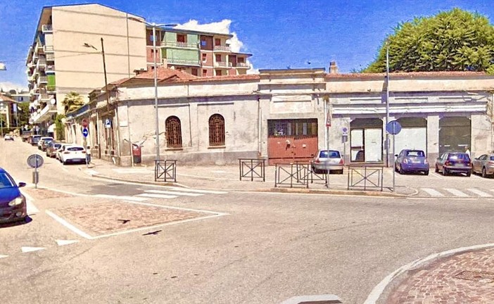 Si può abbattere l’ex Renault: verso il nuovo parcheggio di via Torino ad Arona