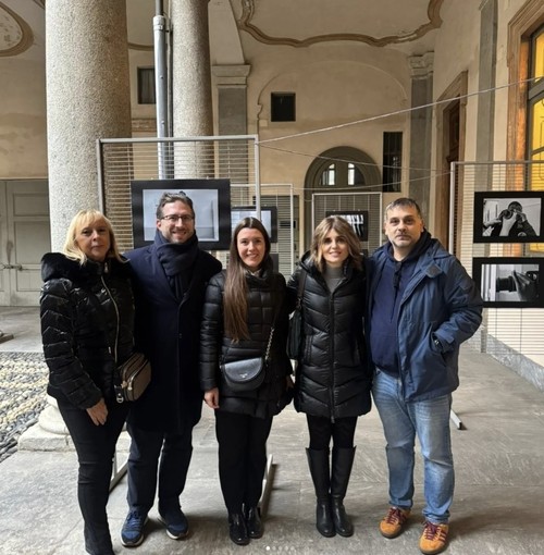 “Una scuola, tanti sguardi”: a Gozzano la mostra che unisce musica, fotografia e inclusione