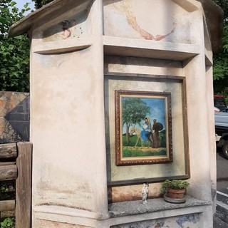 Mercurago, torna a splendere l’edicola storica di fronte al lavatoio