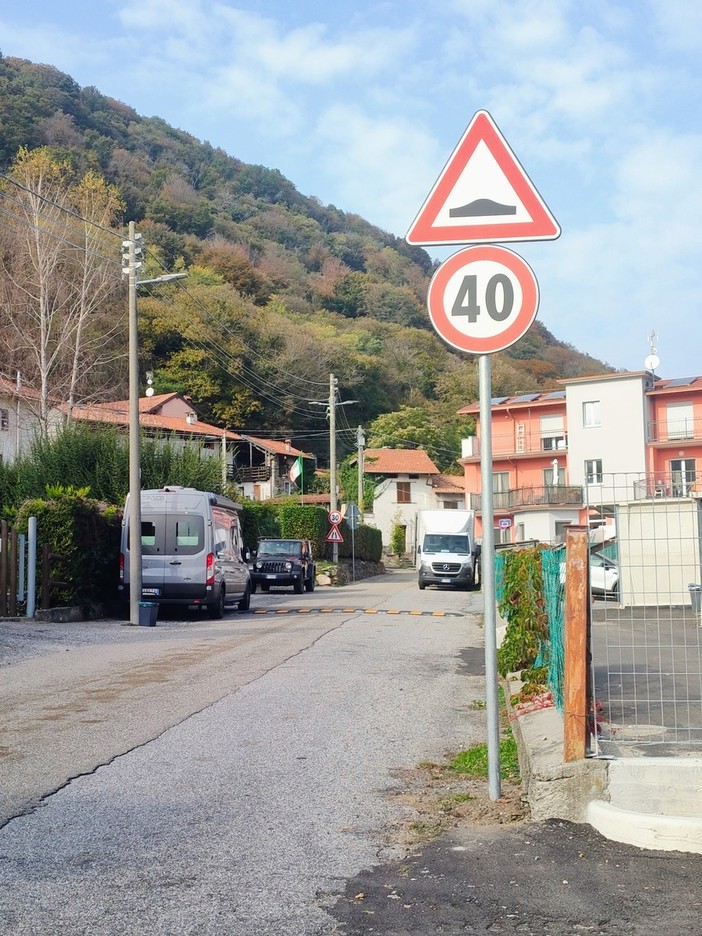 Nuovi dissuasori di velocità per una viabilità più sicura a Brovello Carpugnino