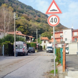 Nuovi dissuasori di velocità per una viabilità più sicura a Brovello Carpugnino
