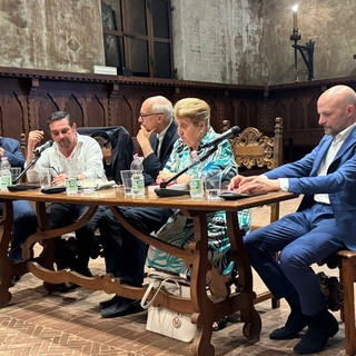 “365 parole per riconoscersi umani”: al Broletto di Novara il Vocabolario della Fraternità diventa occasione di dialogo