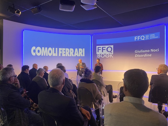 Novara, presentato al 3E Lab il volune “Disordine” di Giuliano Noci Novara, presentato al 3E Lab il volune “Disordine” di Giuliano Noci