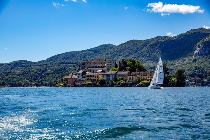 Vela Viva 15 approda sul Lago Maggiore: una giornata di sport, natura e passione per la vela Vela Viva 15 approda sul Lago Maggiore: una giornata di sport, natura e passione per la vela