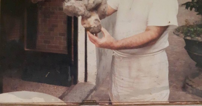 Arona piange Angelo Garcina, storico volto della pizzeria “La Sirena”