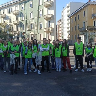 Novara Green, studenti in azione: ripulito il Parco dell’Allea