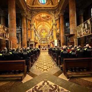 Il Duomo di Novara colorato di giallo e blu per il Volontariato di Protezione Civile