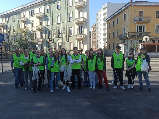 Novara Green, studenti in azione: ripulito il Parco dell’Allea