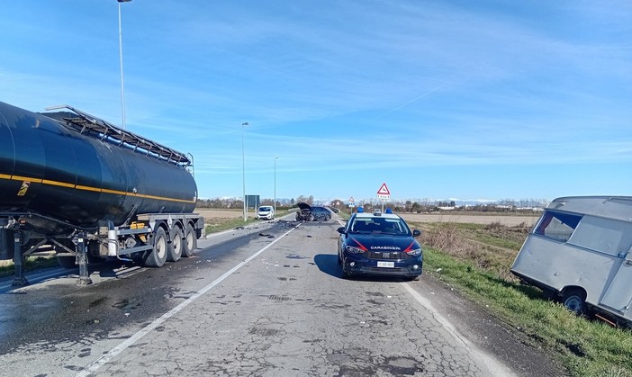 Perde la roulotte e fugge: incidente sulla provinciale SP4 a Cerano