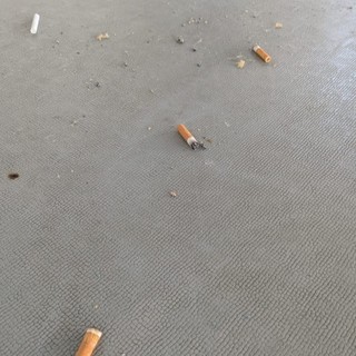 Suno, vandalismi in palestra: danni alla struttura e rischio incendio