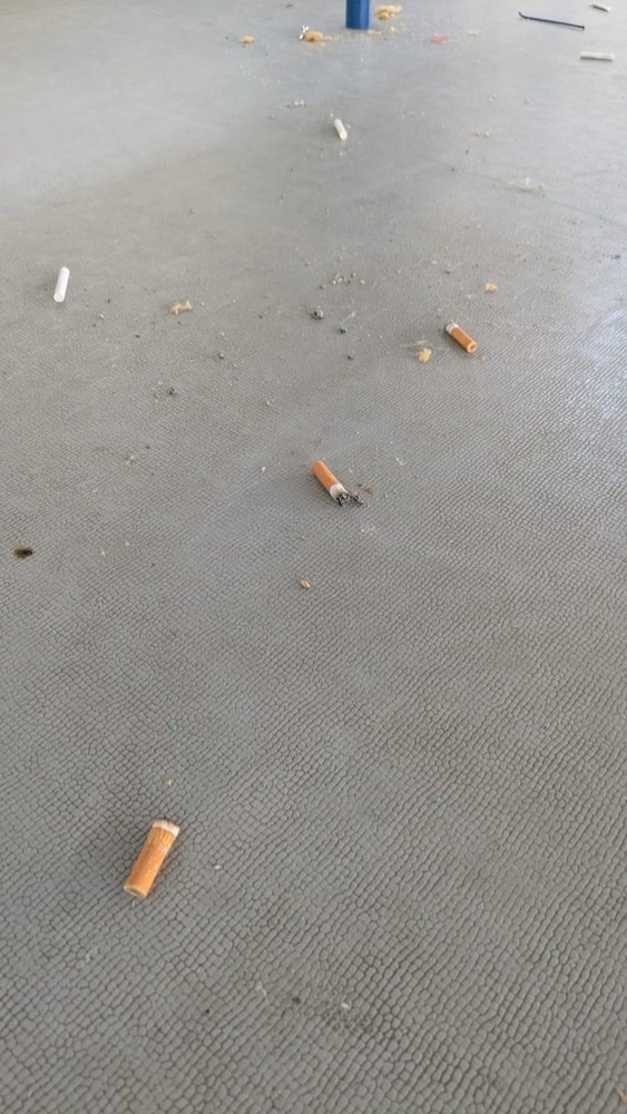 Suno, vandalismi in palestra: danni alla struttura e rischio incendio