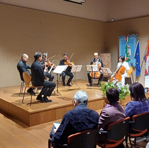 A Galliate grande musica con Brahms: successo per il concerto nella Sala Neogotica del Castello