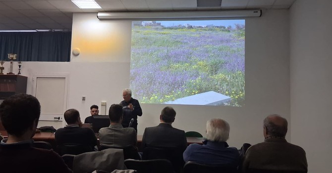 Apicoltura, confronto e prospettive al Bonfantini di Novara Apicoltura, confronto e prospettive al Bonfantini di Novara