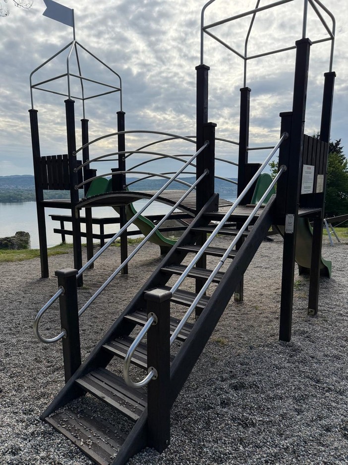 Arona, rinnovato il parco giochi alla Rocca Borromea