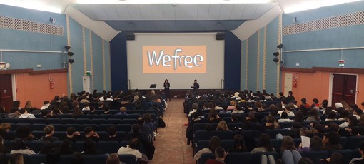 Gli studenti di Enaip Arona partecipano all’incontro sulla prevenzione delle sostanze psicotrope Gli studenti di Enaip Arona partecipano all’incontro sulla prevenzione delle sostanze psicotrope