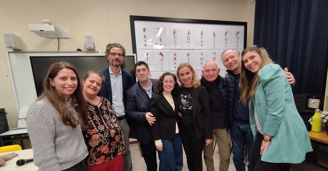 Alla primaria Bollini di Novara il progetto “Impararsegnando”: la Lis  diventa strumento di inclusione