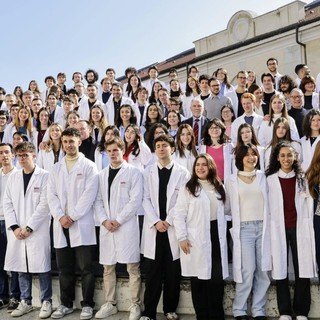 'White Coat Ceremony': il primo passo degli studenti di Medicina verso la cura