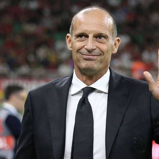 Massimiliano Allegri tedoforo a Borgomanero