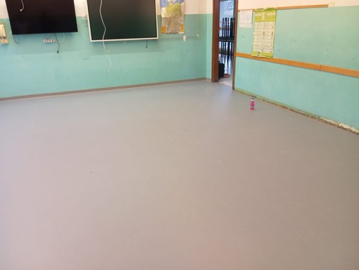 Conclusi i lavori al distaccamento del Liceo Carlo Alberto: rifatta la pavimentazione di un’aula