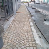 Arona, nuovo marciapiede in corso Liberazione Arona, nuovo marciapiede in corso Liberazione
