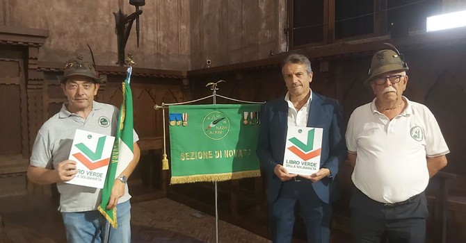 Gli Alpini ambasciatori dell'ambiente, consegnati riconoscimenti e il libro verde della solidarietà