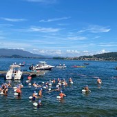 Da Meina ad Arona a nuoto: in 40 attraversano il Lago Maggiore