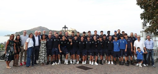 Arona Calcio, la prima squadra si presenta in vista della nuova stagione Arona Calcio, la prima squadra si presenta in vista della nuova stagione