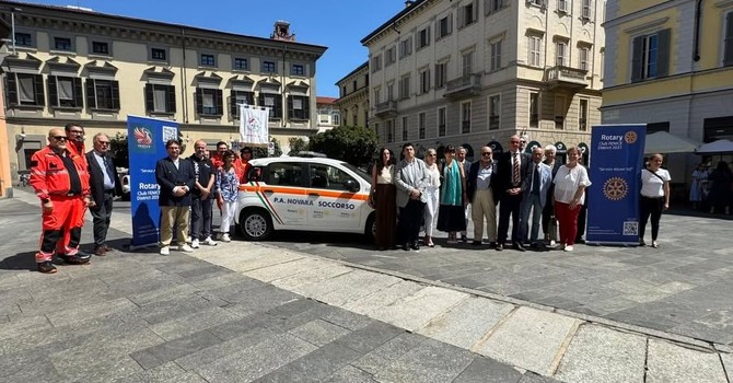 Consegnata un'auto medicalizzata per il progetto "Anziani Fragili" Consegnata un'auto medicalizzata per il progetto "Anziani Fragili"