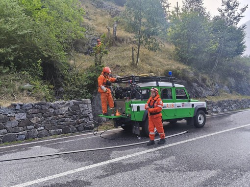 Incendio in Val Mastallone, in azione anche la squadra AIB di Gozzano Incendio in Val Mastallone, in azione anche la squadra AIB di Gozzano