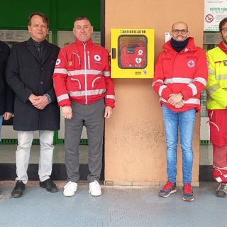Inaugurati due nuovi defibrillatori a Borgomanero