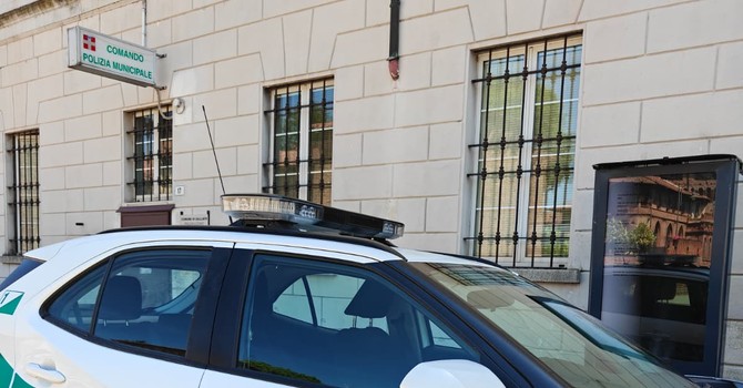 Galliate, anziana soccorsa in casa dalla Polizia Locale