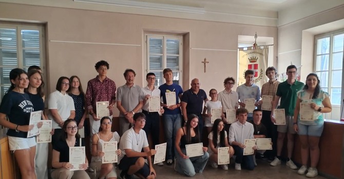 Borgomanero celebra il merito: Fornara e Medina premiati come migliori studenti 2026 Borgomanero celebra il merito: Fornara e Medina premiati come migliori studenti 2026