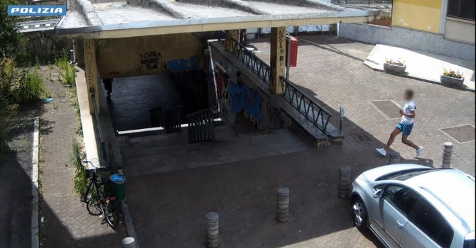 Strappa la collanina a un'anziana, arrestato un 19enne tunisino Strappa la collanina a un'anziana, arrestato un 19enne tunisino
