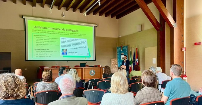 Galliate, al Castello il convegno “ApiAMO” su biodiversità e tutela degli impollinatori Galliate, al Castello il convegno “ApiAMO” su biodiversità e tutela degli impollinatori