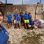 Volontari in azione per ripulire le spiagge di Arona Volontari in azione per ripulire le spiagge di Arona