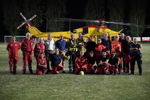 Carpignano Sesia, successo per il volo tecnico notturno dell'elisoccorso Carpignano Sesia, successo per il volo tecnico notturno dell'elisoccorso