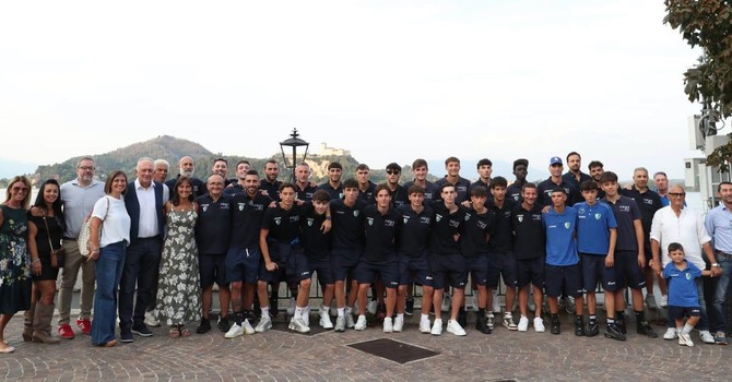 Arona Calcio, la prima squadra si presenta in vista della nuova stagione Arona Calcio, la prima squadra si presenta in vista della nuova stagione