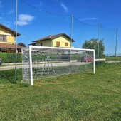 Nuove reti al campetto di Barengo, più funzionale lo spazio per i ragazzi Nuove reti al campetto di Barengo, più funzionale lo spazio per i ragazzi