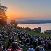 Oltre 1.800 persone all'Alba del Solstizio alla Rocca di Arona Oltre 1.800 persone all'Alba del Solstizio alla Rocca di Arona