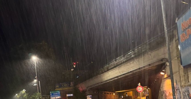 Forte temporale su Arona, nessun allagamento sotto il ponte di via Torino Forte temporale su Arona, nessun allagamento sotto il ponte di via Torino