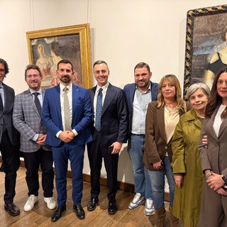 Novara, alla Galleria Giannoni una mostra racconta l'evoluzione della moda tra Ottocento e Novecento