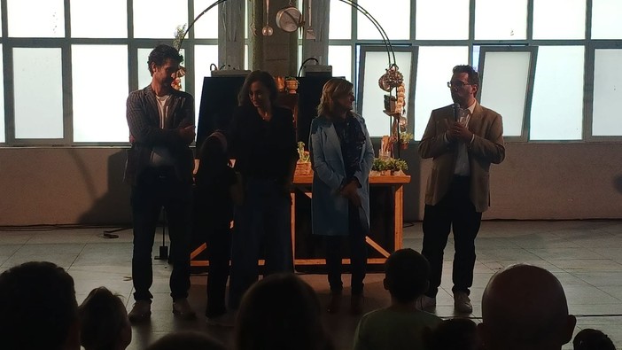 Il teatro arriva al Mercato Coperto con una nuova versione di Raperonzolo Il teatro arriva al Mercato Coperto con una nuova versione di Raperonzolo