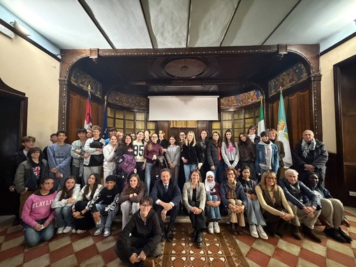 Gli studenti della Giovanni XXIII alla scoperta del municipio Gli studenti della Giovanni XXIII alla scoperta del municipio