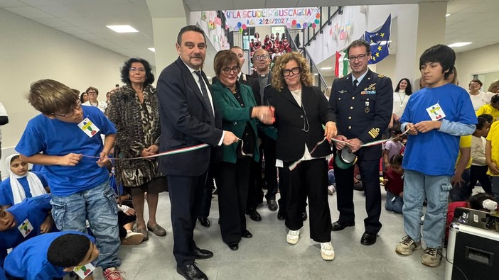 Novara, inaugurata la nuova scuola Buscaglia: festa con 200 bambini Novara, inaugurata la nuova scuola Buscaglia: festa con 200 bambini