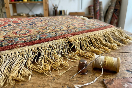 Frange del tappeto consumate o gialle: quando ripararle e come pulirle Frange del tappeto consumate o gialle: quando ripararle e come pulirle