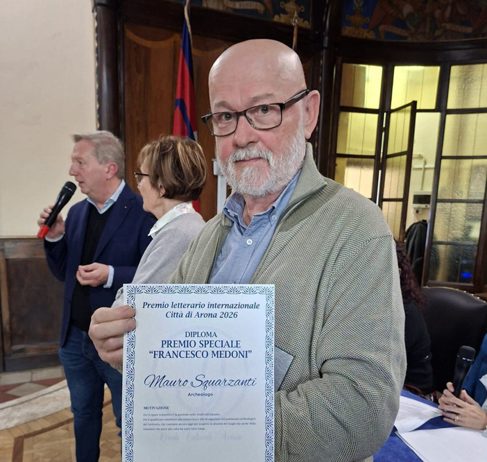 Premio Francesco Medoni a Mauro Squarzanti, presidente del Gruppo Storico Archeologico Castellettese Premio Francesco Medoni a Mauro Squarzanti, presidente del Gruppo Storico Archeologico Castellettese