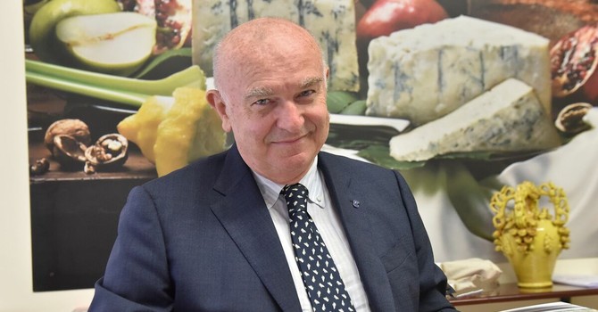 Gorgonzola Dop, Antonio Auricchio confermato presidente del Consorzio, rinnovate anche le cariche sociali a Novara Gorgonzola Dop, Antonio Auricchio confermato presidente del Consorzio, rinnovate anche le cariche sociali a Novara