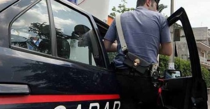 Serra di marijuana in casa: arrestato un 67enne ad Ameno