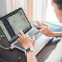 Artigianato italiano, la nuova era digitale: boom di estetisti e specialisti IT, crollano i mestieri tradizionali